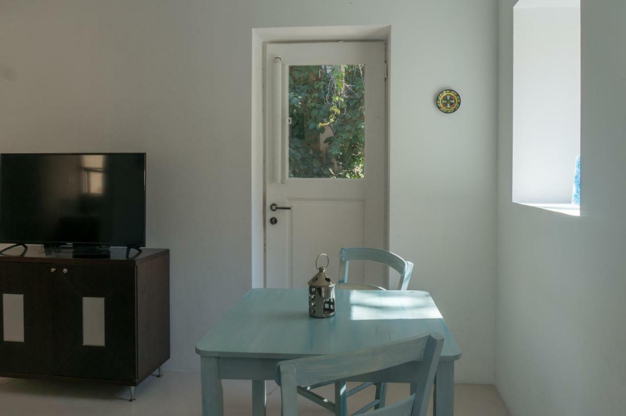 The Little In Plaka Apartament